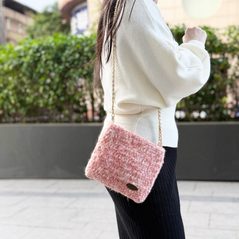 【羊毛毛手机包】珊瑚粉毛毛・手机包/小金球包/手工编织包 - 侧背包/斜挎包 - 羊毛 