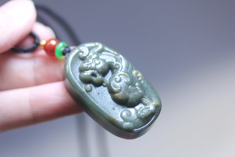 天然和田玉 山料| 古朴大气挂件|仿古貔貅瑞兽神兽吊坠|玉乎原创 - 项链 - 玉石 绿色