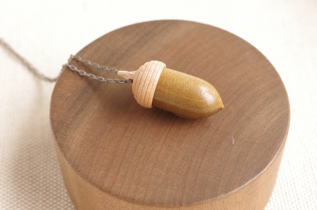 Wood carving acorn pendant Magnolia & Maple - 项链 - 木头 绿色