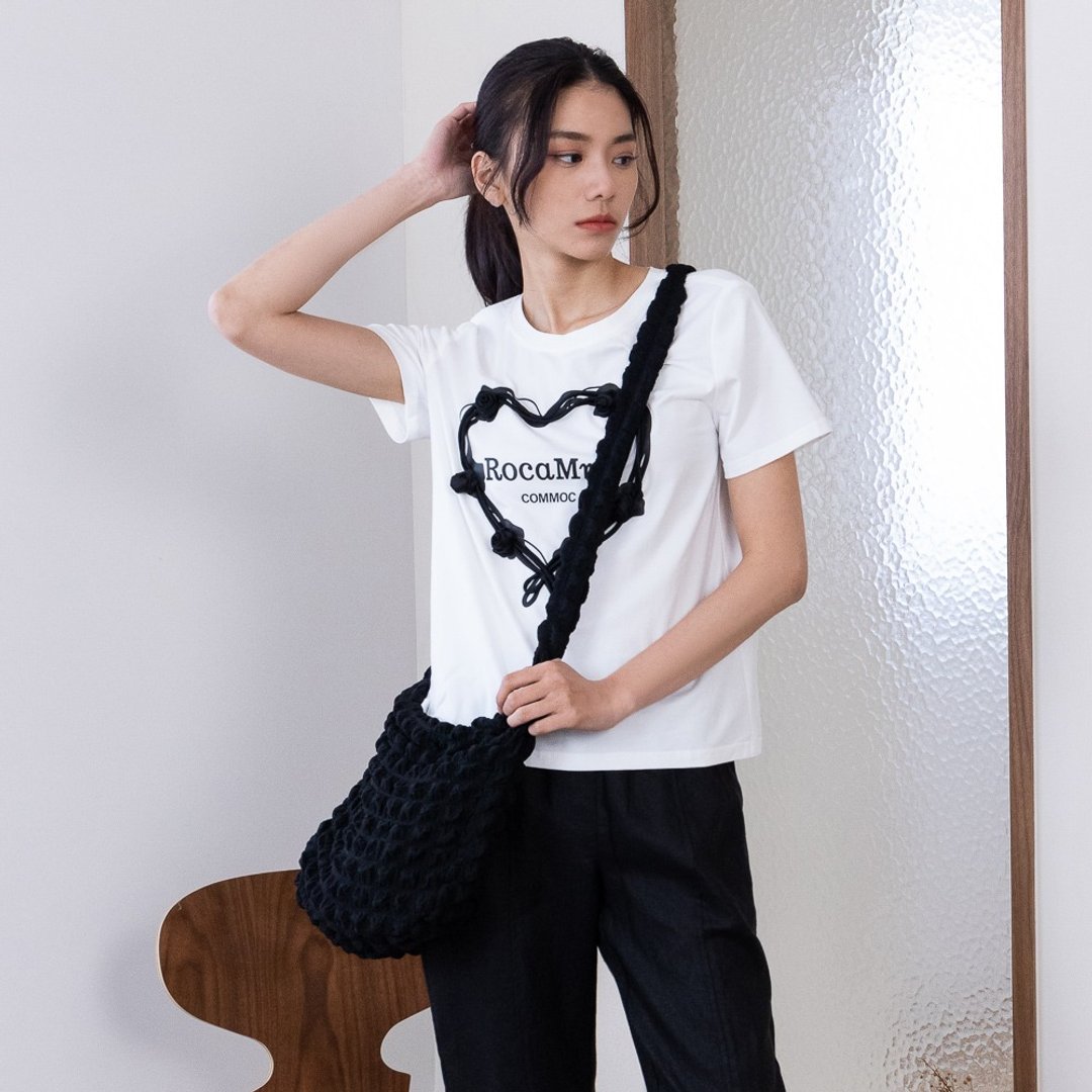 【MEDUSA】黑色玫瑰盘花造型纯棉Tee(M-XL) | 休闲上衣 短袖上衣 - 女装 T 恤 - 棉 白色