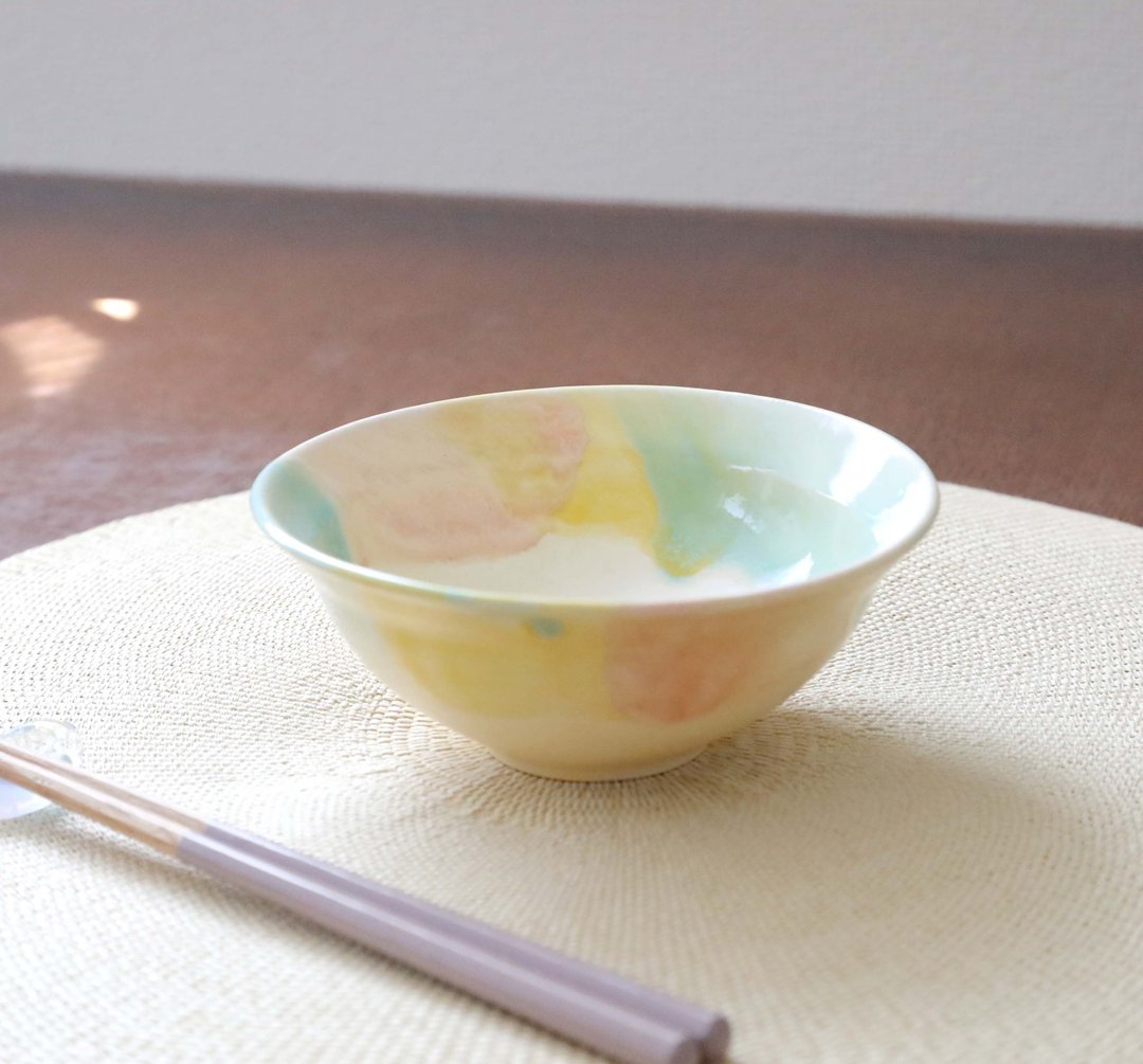 优惠中 / 米白雾面釉与春色三彩碗缘碗 - 碗 - 陶 黄色
