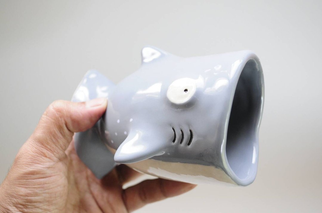 Baby shark ceramic mug, Grey Shark ceramic mug - 咖啡杯/马克杯 - 陶 灰色