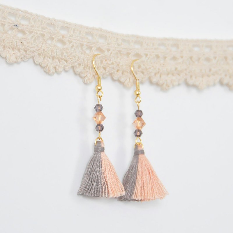 双色流苏。捷克水晶。耳环 Two Colorway Tassel。Crystal。Earring - 耳环/耳夹 - 绣线 灰色