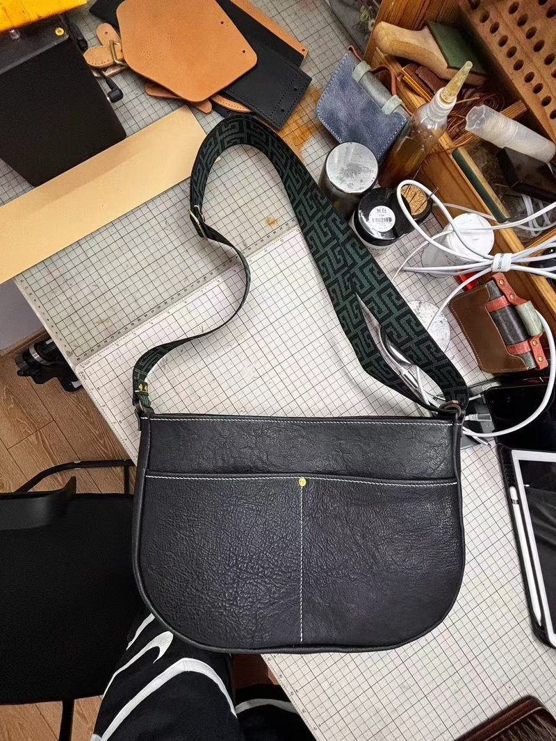 通勤机车包 单肩包 纯手工缝线 可定制 手工制作包 - 侧背包/斜挎包 - 真皮 