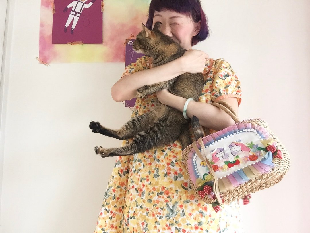 草莓小姐小人儿手绘刺绣草编包藤篮 - 手提包/手提袋 - 绣线 粉红色