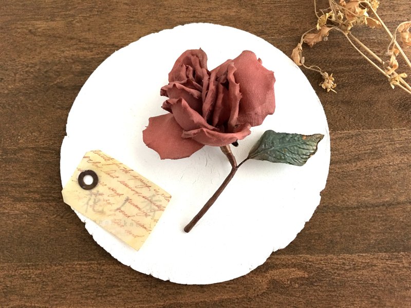 Old rose, Corsage (Reddish brown) - 胸针 - 棉．麻 红色