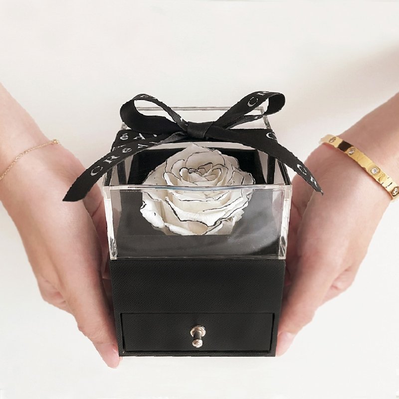 【CReAM】永生花礼盒小香风玫瑰花施华洛世奇项链 - 项链 - 其他金属 