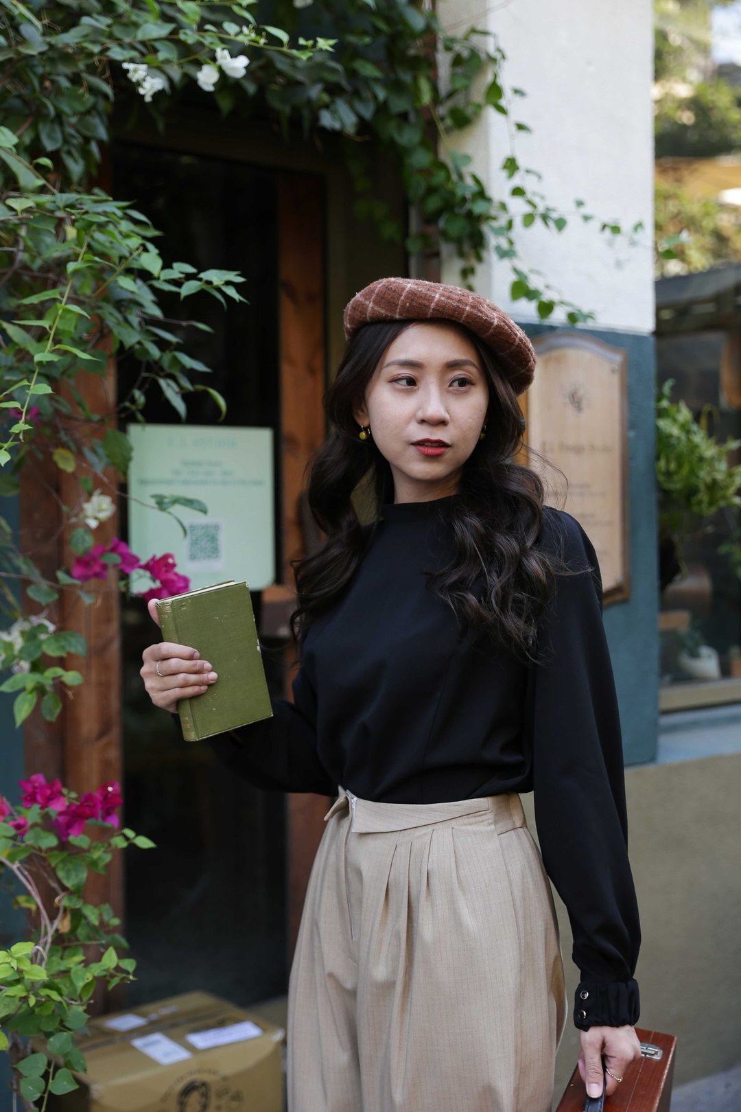 后扣领结上衣 // 经典黑 - 女装上衣 - 其他人造纤维 黑色