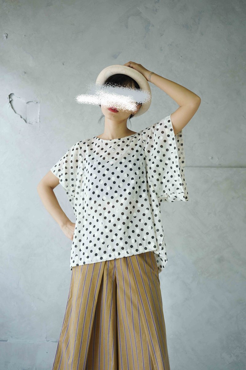 设计手作-柔和白底黑点透肤飘逸宽袖上衣 - 女装上衣 - 棉．麻 白色