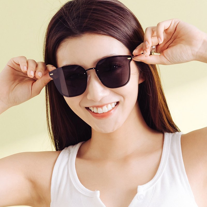 布拉格的天文钟│炭晶黑猫眼镶嵌茶晶柱偏光墨镜│UV400太阳眼镜 - 墨镜 - 其他金属 黑色