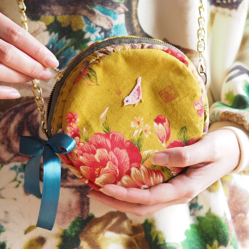 Taiwan floral pattern x silk fabric Round and cute shoulder bag (one piece work / free shipping) - 手提包/手提袋 - 棉．麻 绿色
