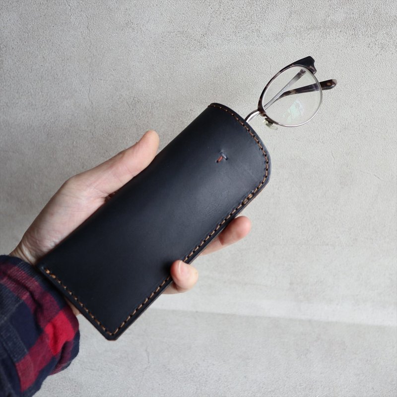 纤薄眼镜盒 [别致的油皮 4 种颜色] [免费订制：刻名字 / 刺绣 / 线色] / 日本制造 / 适合送礼 ola-30 - 眼镜盒/眼镜布 - 真皮 咖啡色