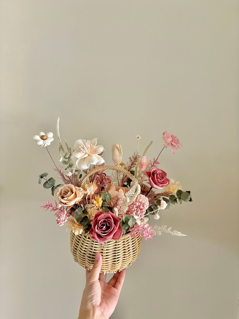 sueing_blossom 奶茶色永生玫瑰花篮 - 干燥花/捧花 - 植物．花 