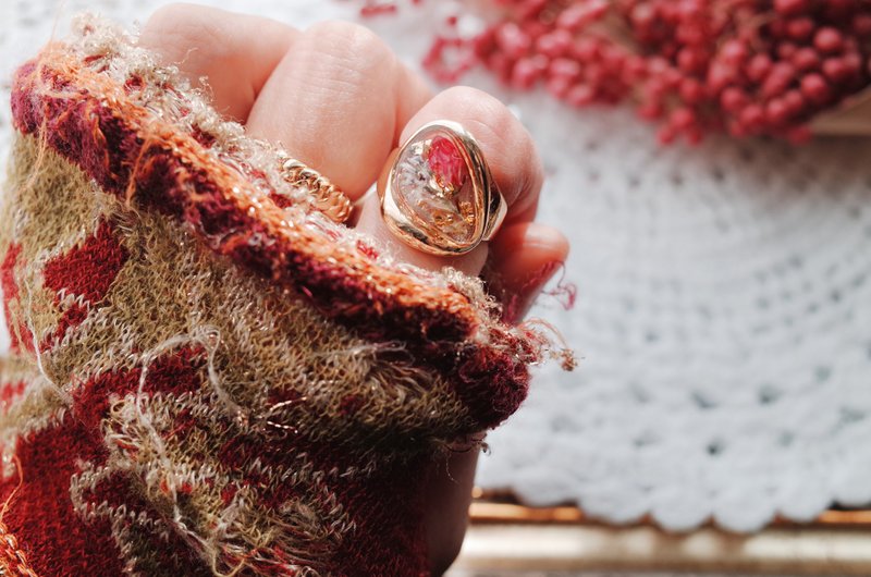 flower ring - 戒指 - 树脂 金色