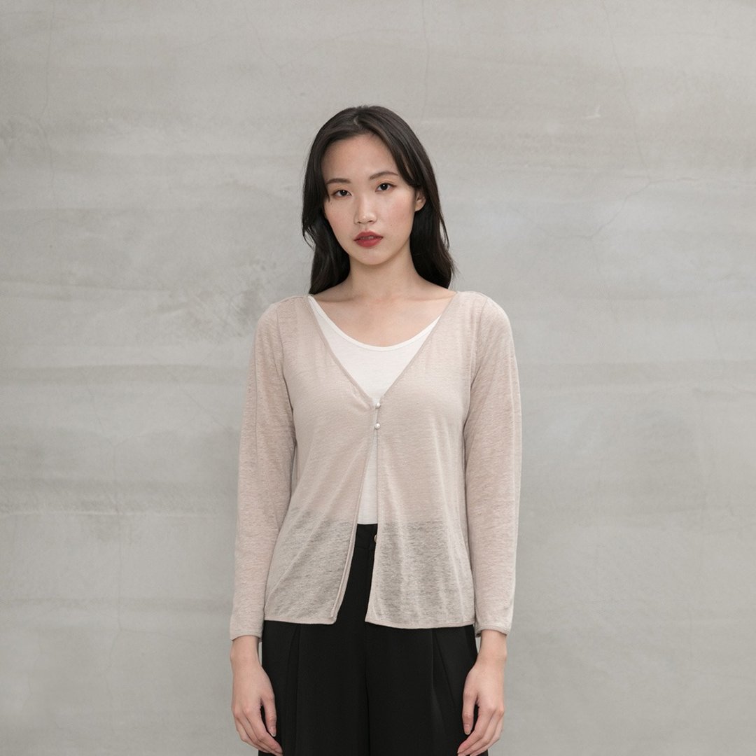 余韵漫漫珠扣针织罩衫 Tender Soul Pearl Button Cardigan - 女装休闲/机能外套 - 棉．麻 卡其色