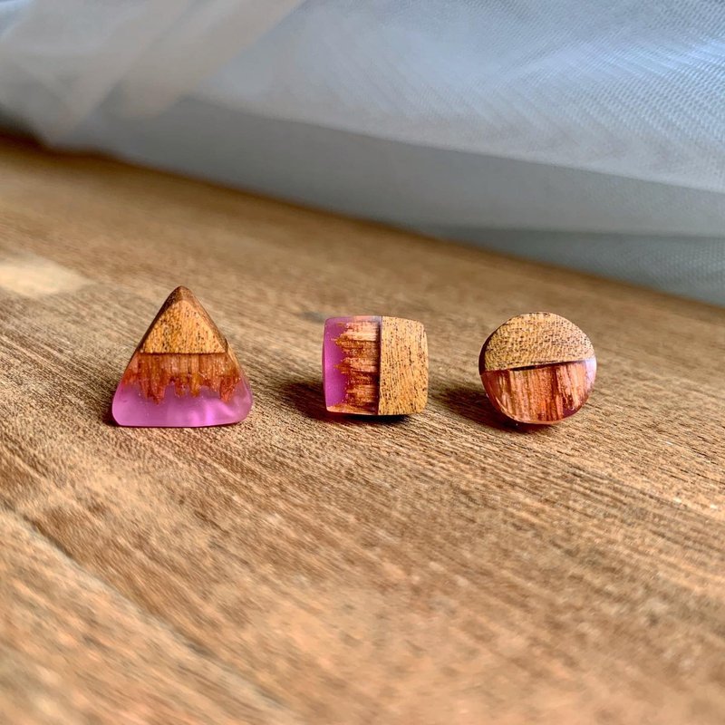 【初恋耳钉】木作工艺 / 木作饰品 / 耳钉 / 树脂材质 / 女孩配件 - 耳环/耳夹 - 木头 粉红色