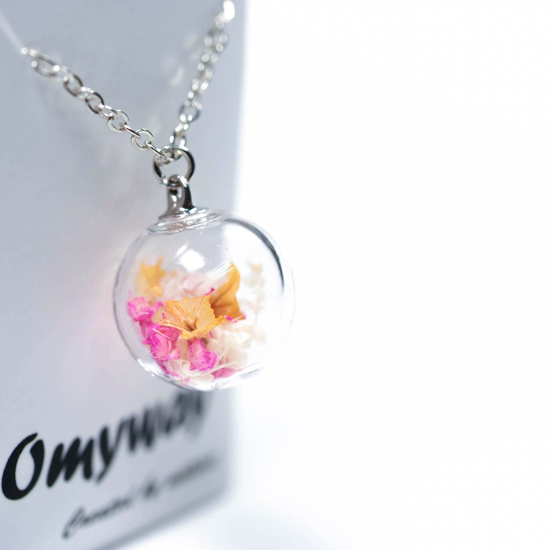 爱家作-OMYWAY萤光粉红满天星满天星干花永生花颈链1.4cm - 颈链 - 玻璃 白色