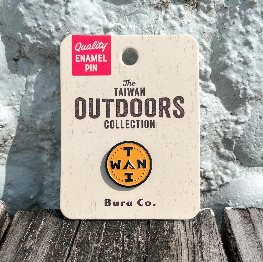 台湾户外系列 露营黄色珐琅徽章 Camping BURA Enamel Pin - 胸针 - 珐琅 黄色