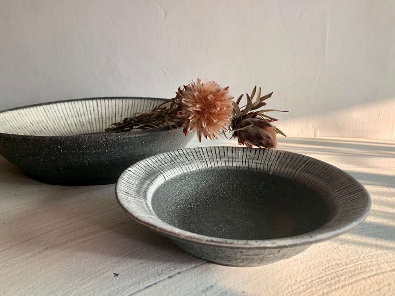 璞。陶艺小盘_陶器餐盘 - 盘子/餐盘/盘架 - 陶 黑色