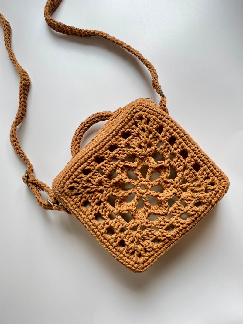 棉绳编织方形花卉图案镂空斜背小包 - 侧背包/斜挎包 - 棉．麻 咖啡色