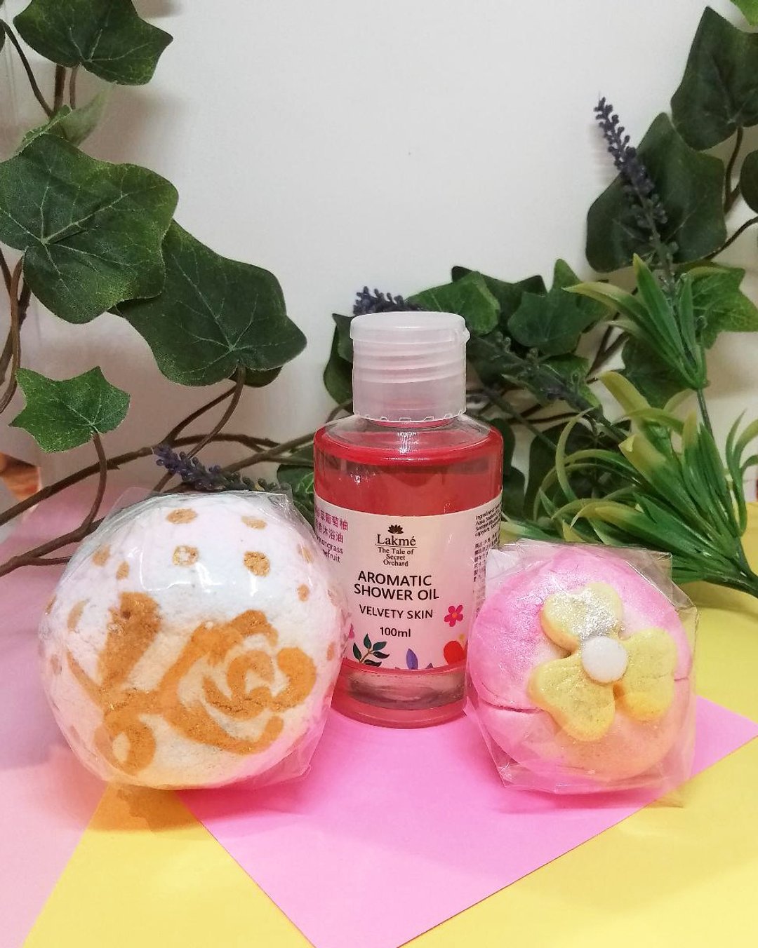 芳香沐浴油+浸浴泡泡汽泡弹(花香味)+泡泡沐浴芭(香氛沐浴套装) - 肥皂/手工皂 - 其他材质 粉红色