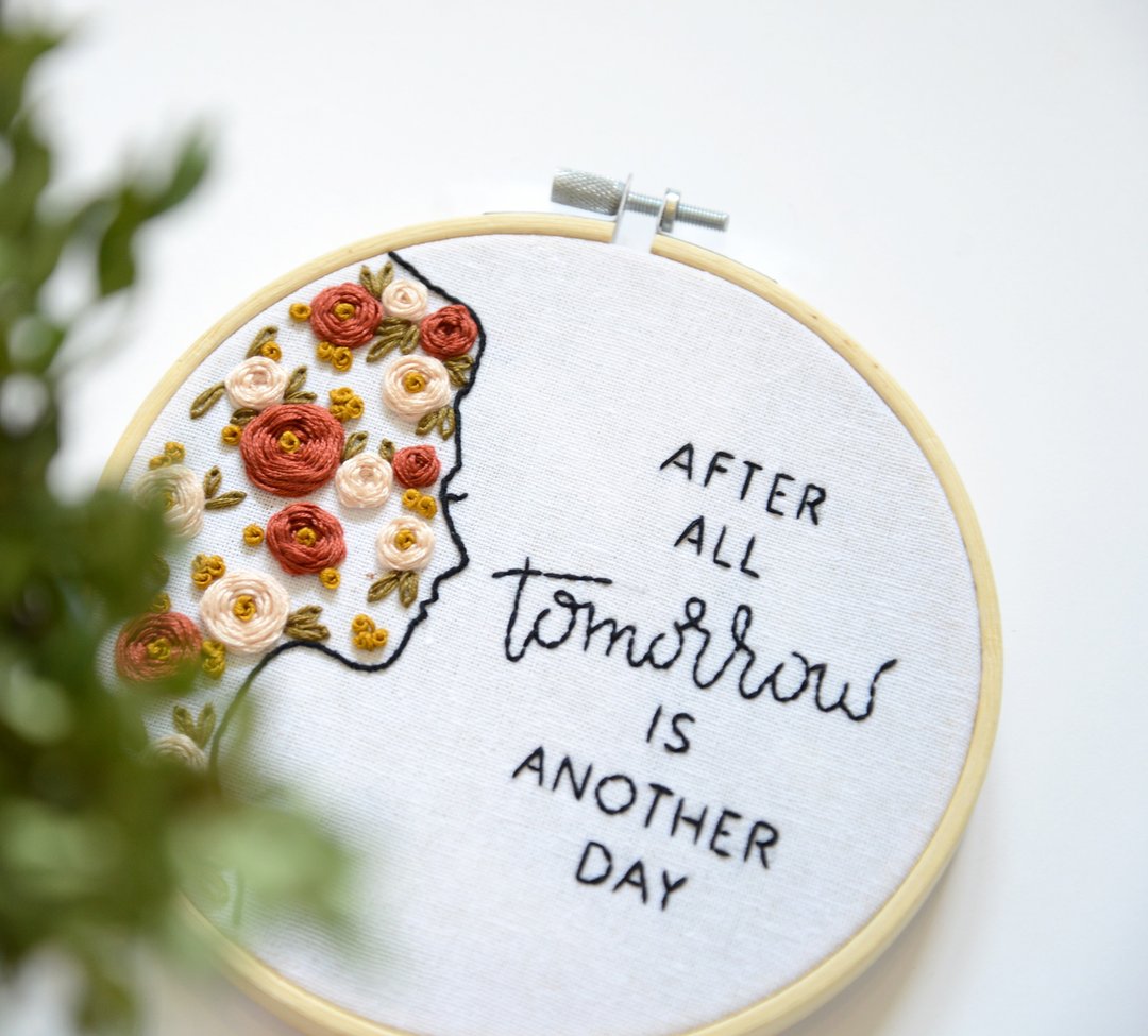 Embroidery Digital PDF Pattern For Beginner Gone With The Wind Embroidered Hoop - 墙贴/壁贴 - 绣线 咖啡色