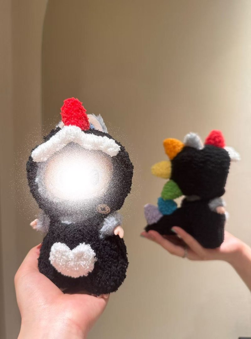 原创钩织黑色恐龙/哥吉拉主题娃衣|彩虹背鳍|适用15/17cm潮流公仔 - 玩偶/公仔 - 棉．麻 多色