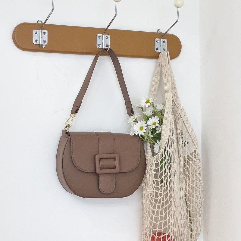 CURVE 马鞍单肩 斜背包∣摩卡棕 - 侧背包/斜挎包 - 其他材质 咖啡色