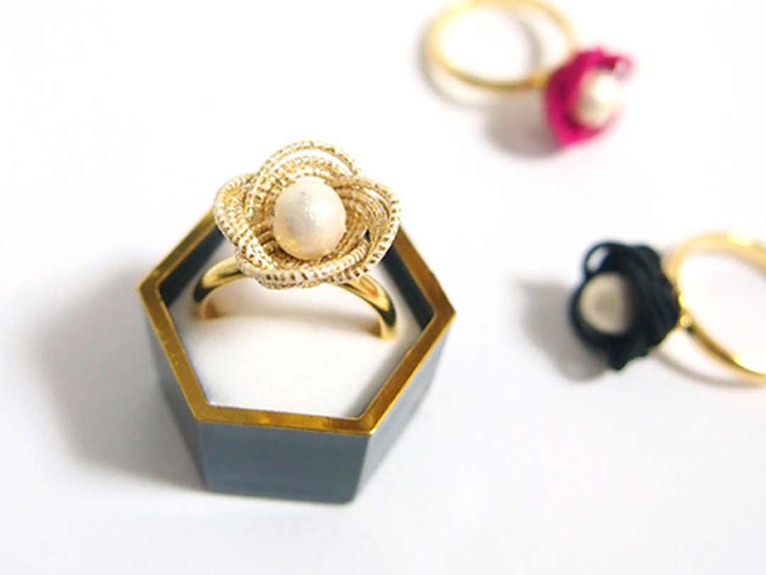 japanese style ring / mizuhiki / japan / accessory / flower - 戒指 - 丝．绢 金色