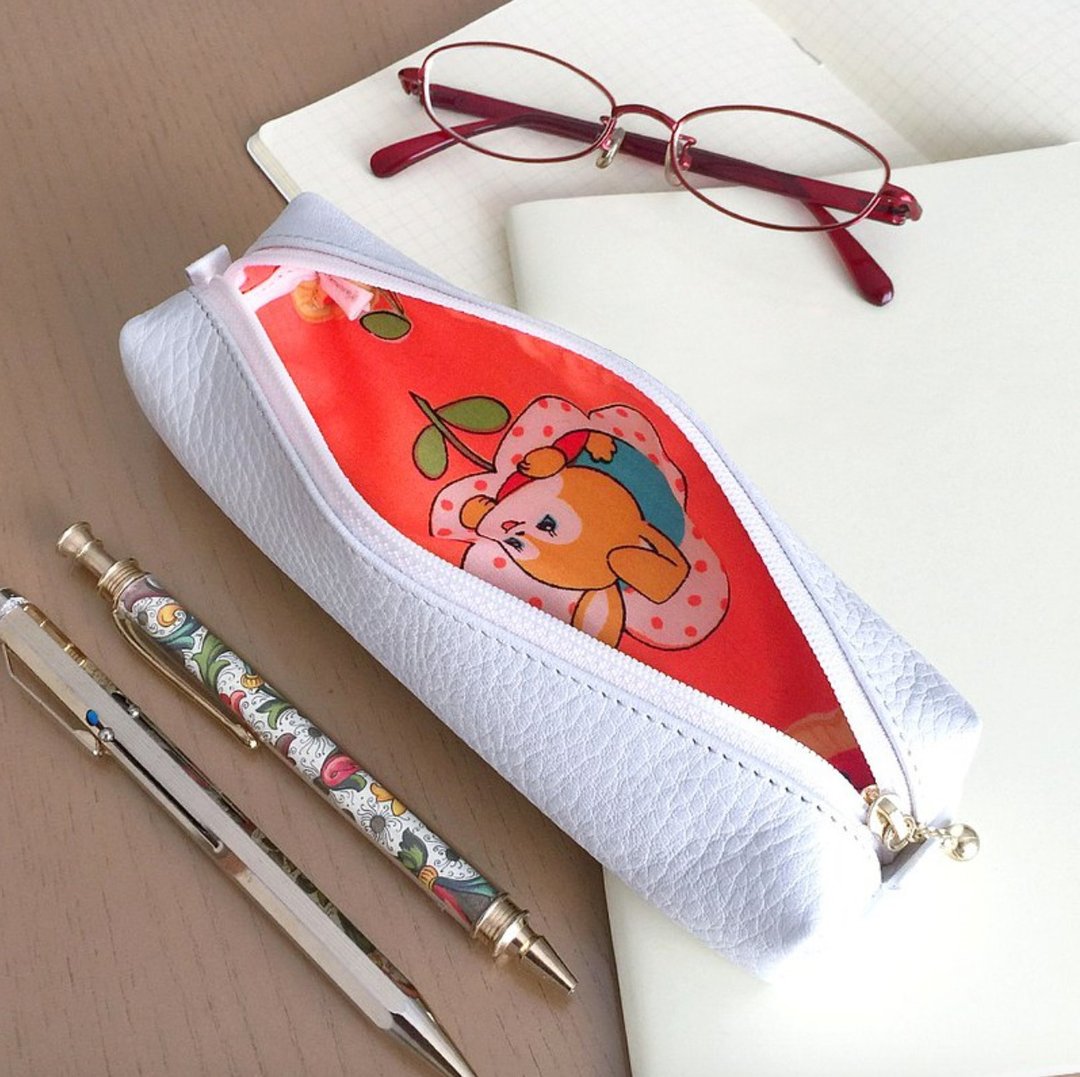 Leather pen case with Japanese Traditional pattern, Kimono - 铅笔盒/笔袋 - 真皮 白色