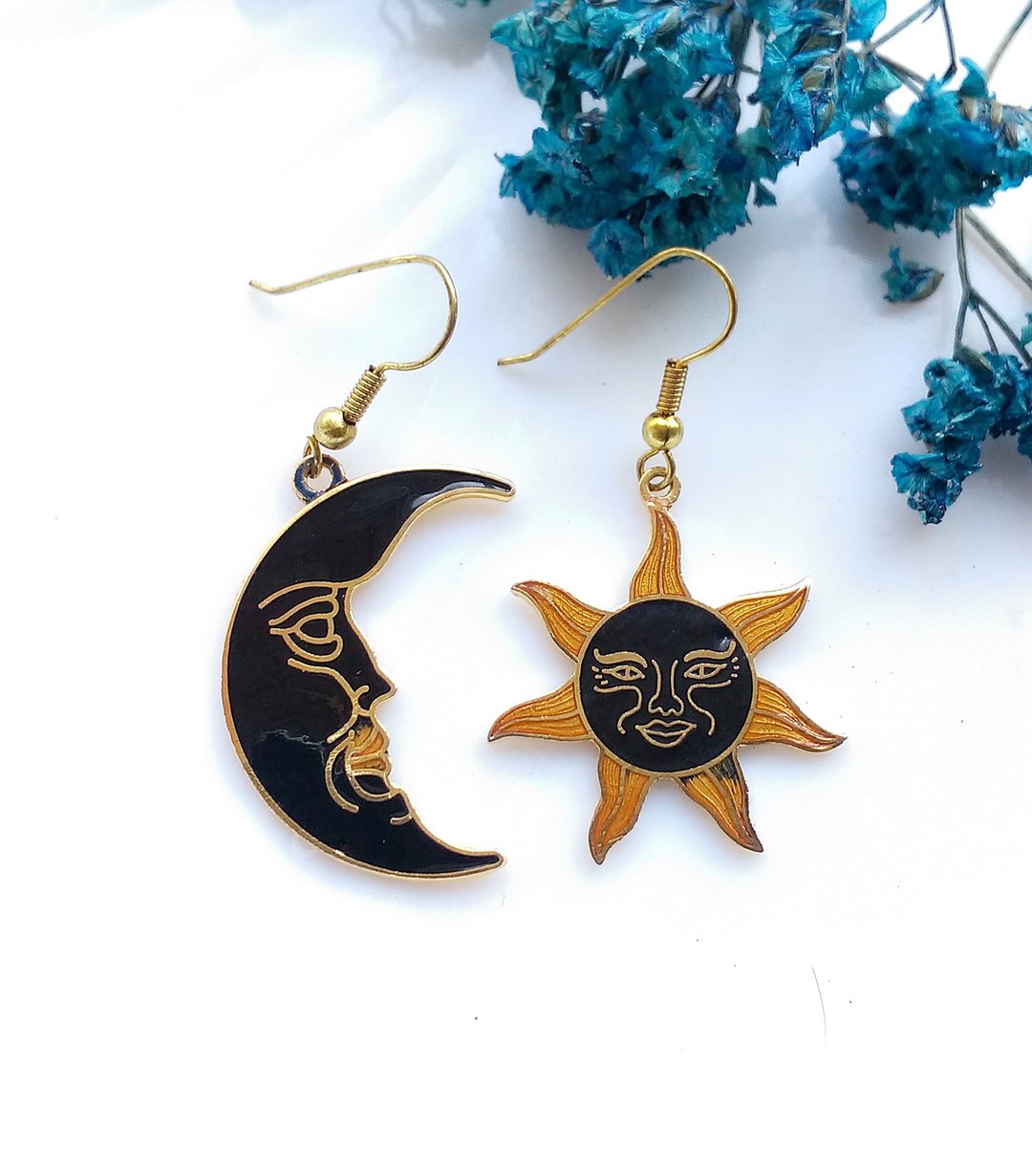 【西洋古董饰品 】黑底 星星月亮款 景泰蓝 耳勾针 针式耳环 - 耳环/耳夹 - 其他材质 金色