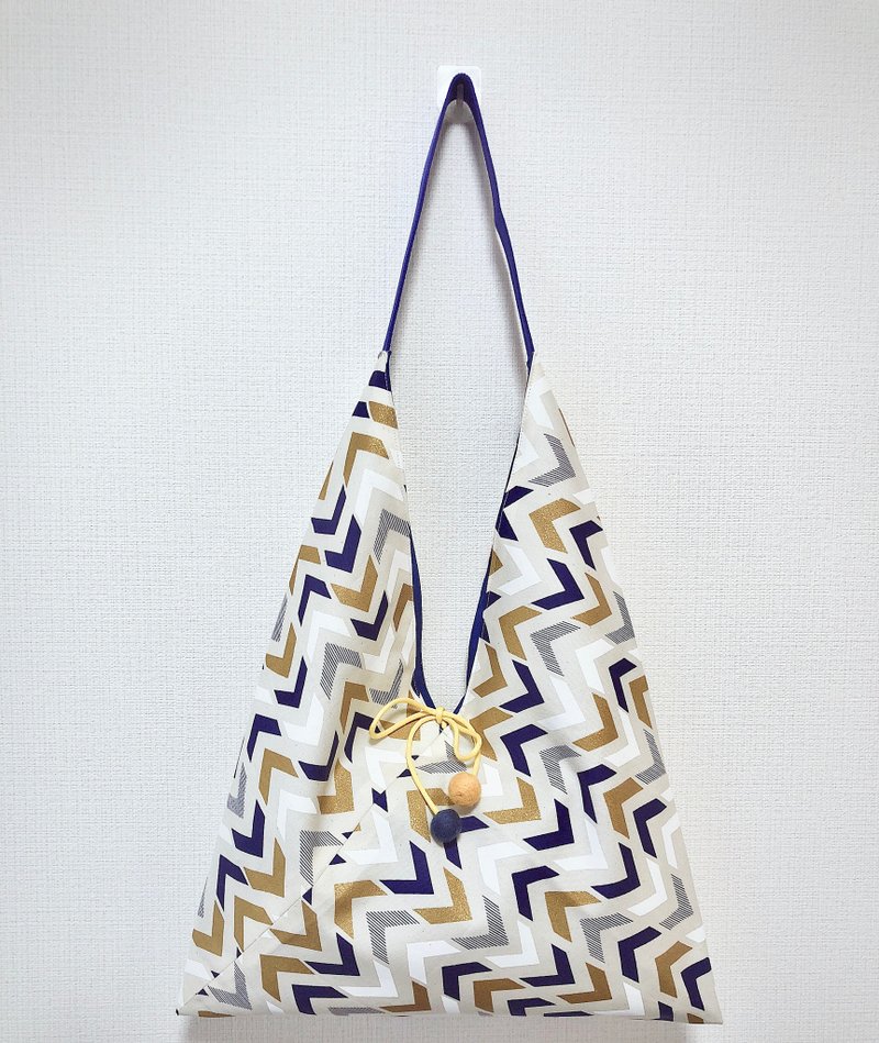 𣈱销款再上架/日式粽形侧背包/大尺寸/黑色箭头 - 侧背包/斜挎包 - 棉．麻 多色