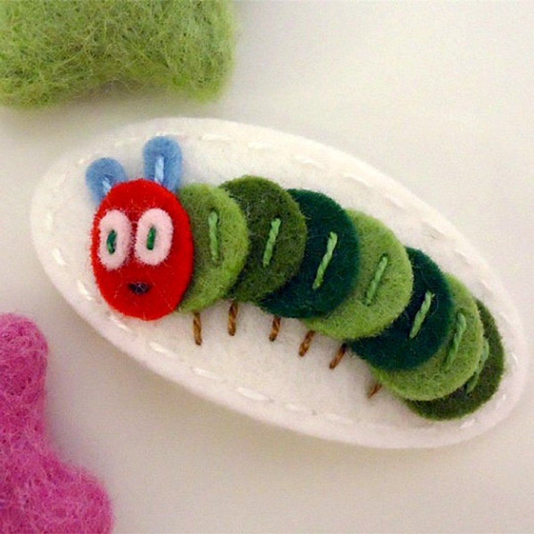 英国 may-crimson│纯手工羊毛毡发夹 - 白底毛毛虫 Ciel the Caterpillar-ecru - 围嘴/口水巾 - 羊毛 白色
