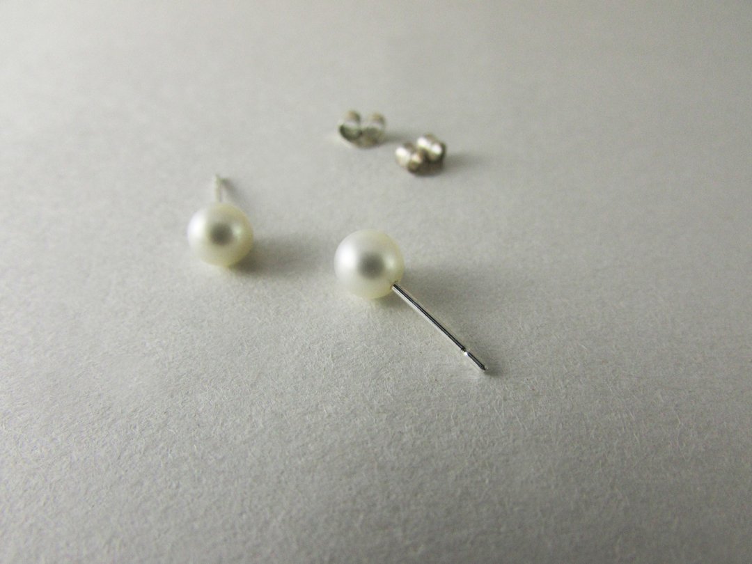 【母亲节礼盒】pearl earring_珍珠耳环 | 925银 设计师手作 - 耳环/耳夹 - 珍珠 白色