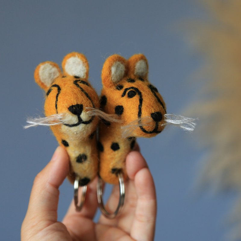 羊毛毡钥匙圈・微笑花豹 - 钥匙链/钥匙包 - 羊毛 多色