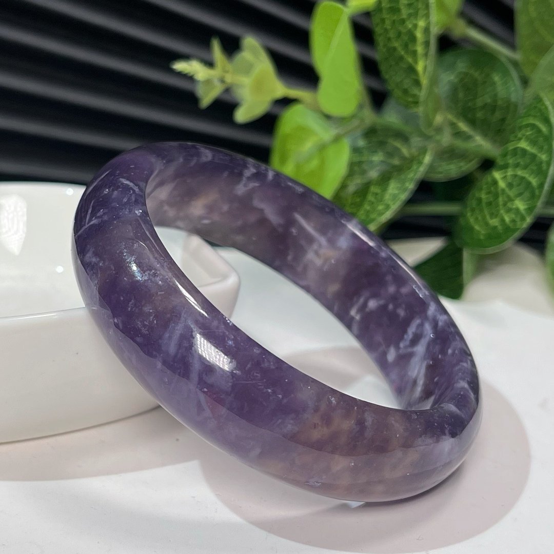 冰润紫色玉化梅花碧玺手镯54+MM 星光闪片共生云母手环 旺夫助运 - 手链/手环 - 水晶 紫色