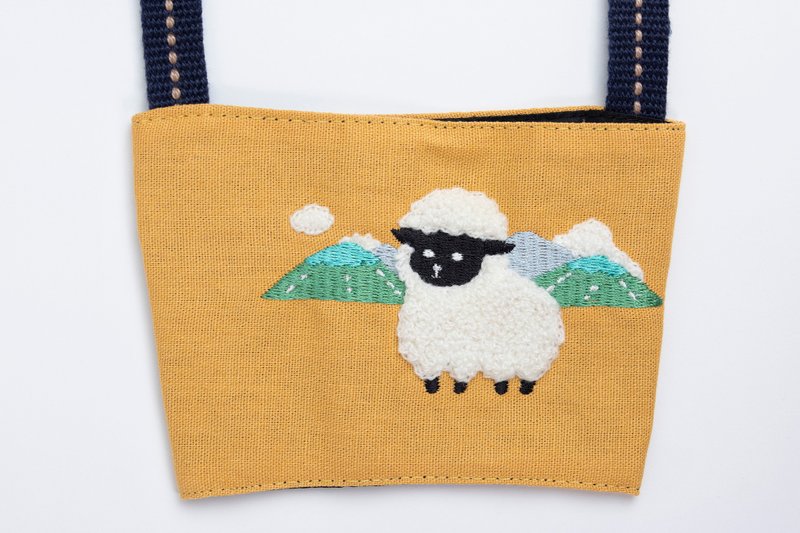 杯套【山上羊】DND 瓦莱黑鼻羊 立体刺绣 环保杯套 - 随行杯提袋/水壶袋 - 其他材质 黄色