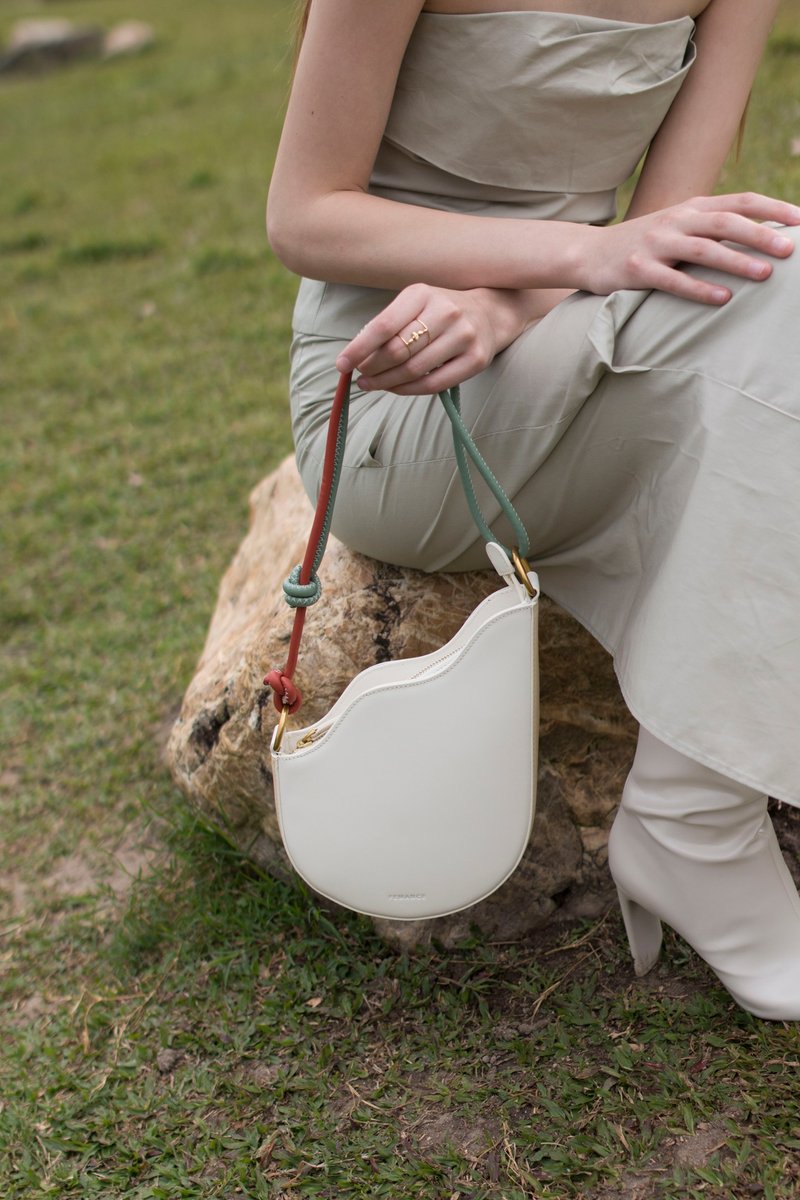 Femance Calla 白 波浪形 手提包 斜背包 原創設計 小眾品牌 - 侧背包/斜挎包 - 真皮 白色