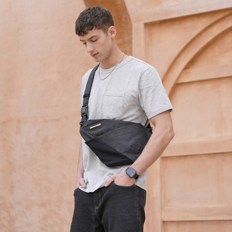 FINO V 五代随身型动包-影格灰 - 侧背包/斜挎包 - 聚酯纤维 黑色