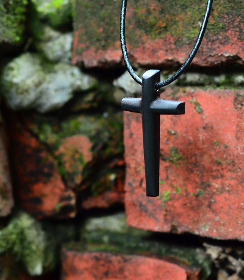 Carved Life系列 / Cross十字架项链-黑坛木 - 项链 - 木头 黑色