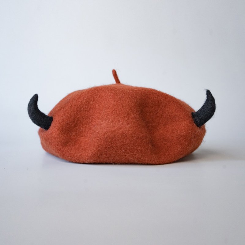 轲人造物手工羊毛毡牛年贝雷帽红红火火小牛角蓓蕾帽报童帽画家帽 - 帽子 - 羊毛 