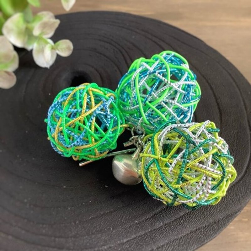 卷卷 水引圆球 发圈 绿色 附铃铛 尺寸偏大 - 发饰 - 其他材质 绿色