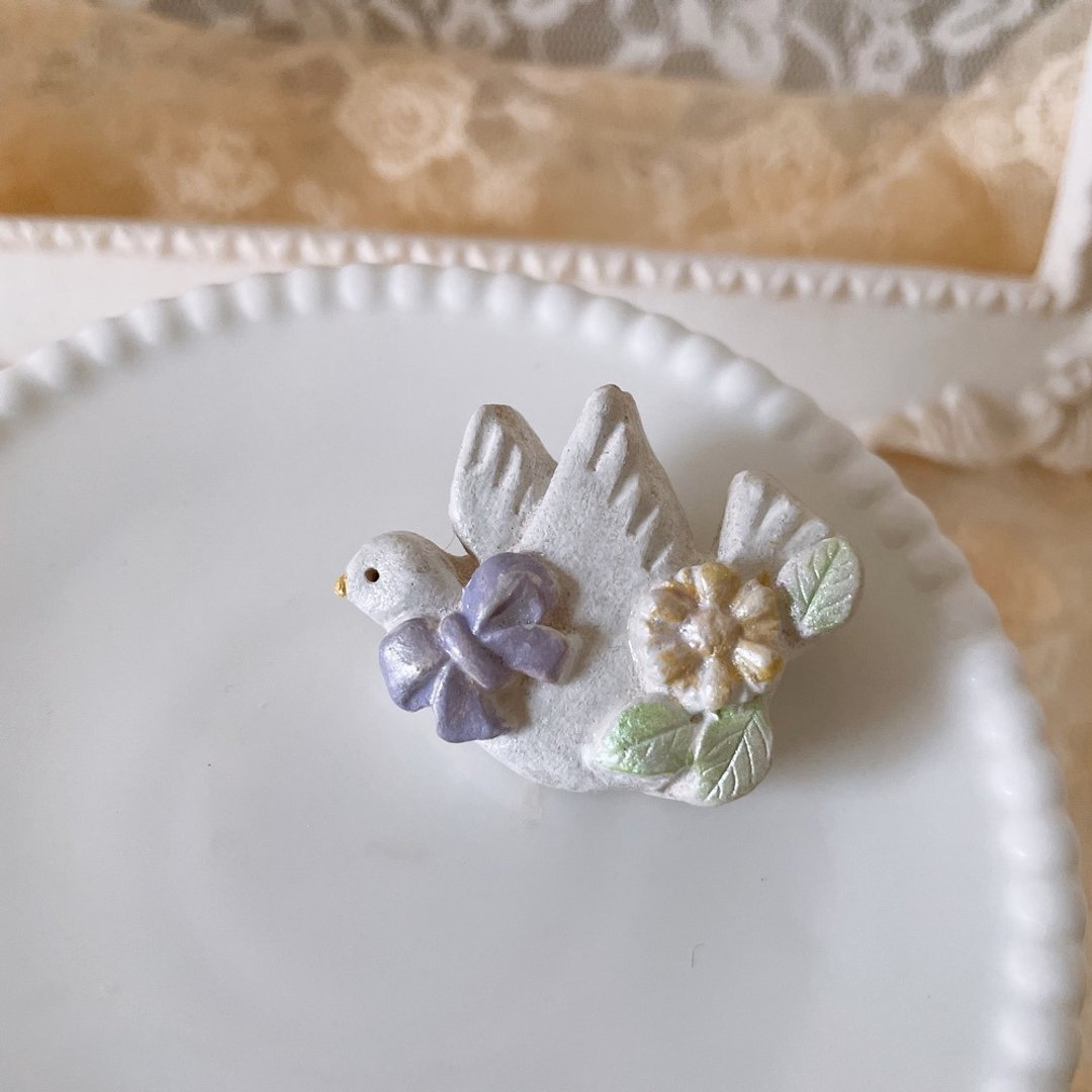 COLORFUL BROACH OF WHITE BIRD - 胸针 - 陶 白色