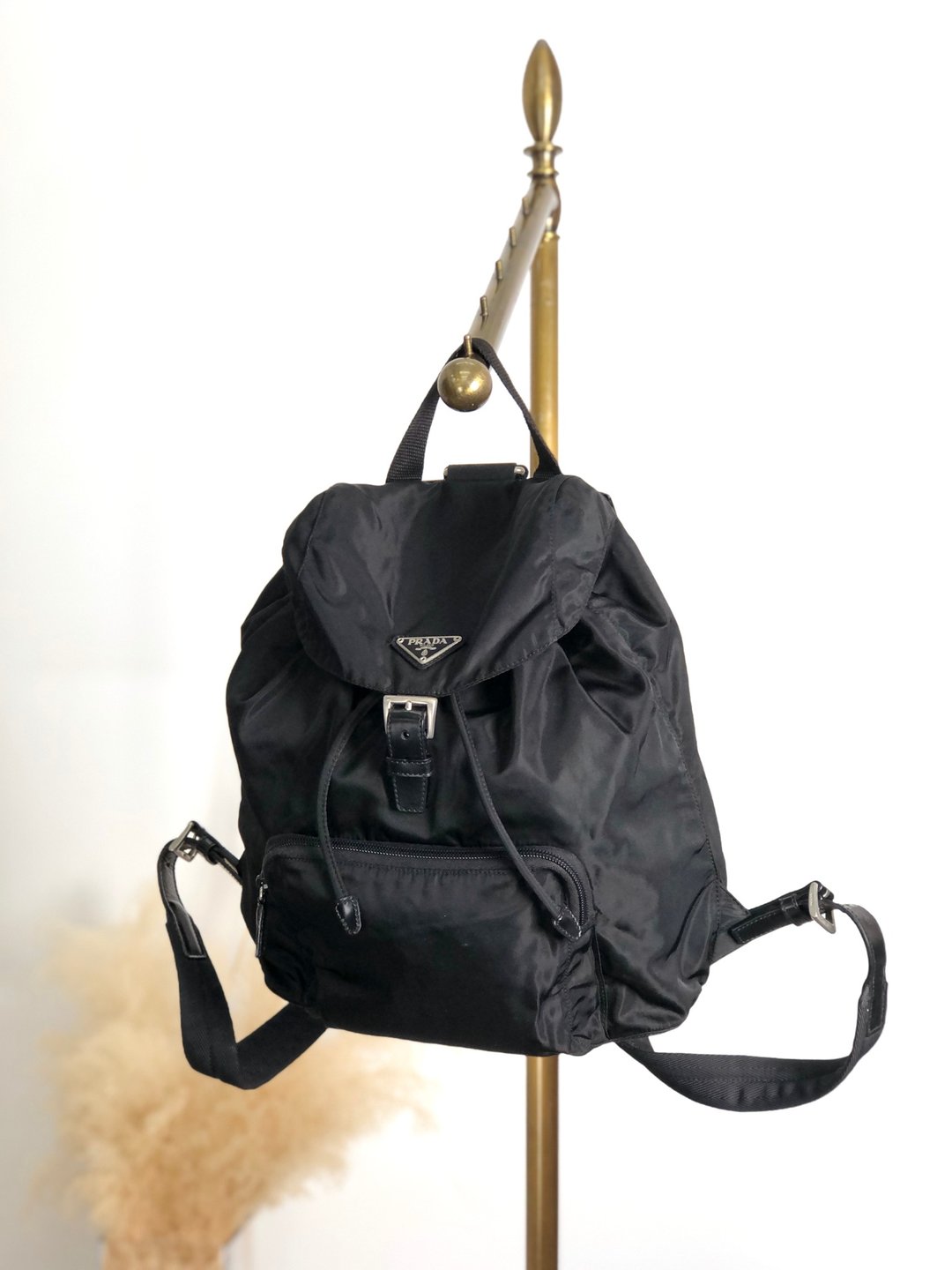 【日本直送名牌二手包】PRADA 普拉达 后背包 黑色 三角标志 尼龙 双扣设计 vintage 古董 ue56ys - 后背包/双肩包 - 尼龙 黑色