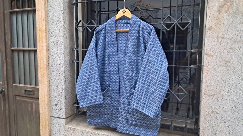 AMIN'S SHINY WORLD 水洗丹宁图腾满版提花 KIMONO - 男装外套 - 棉．麻 蓝色