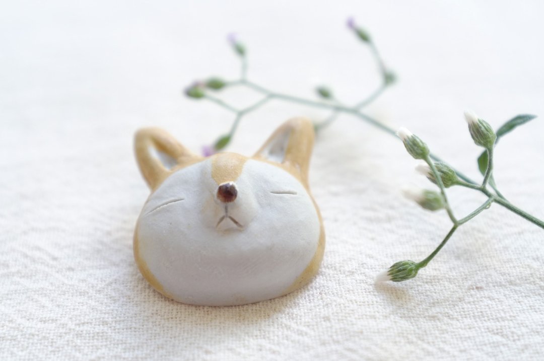 ceramic brooch - 徽章/别针 - 陶 白色