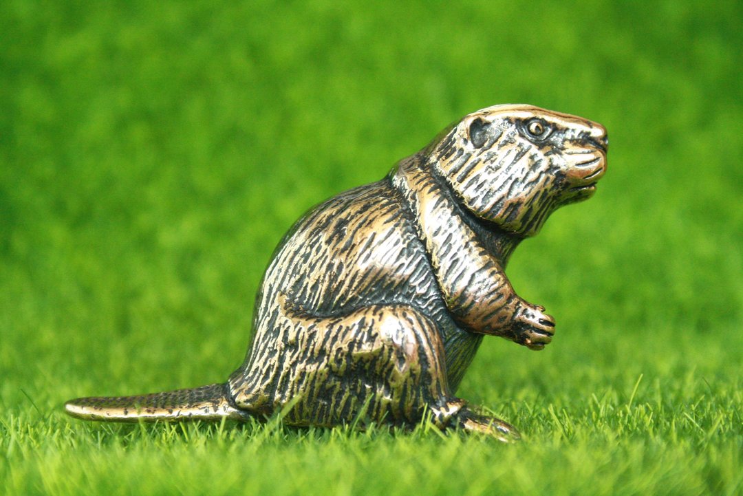 Beaver - miniature statuette of bronze, metal figurine - 摆饰 - 铜/黄铜 