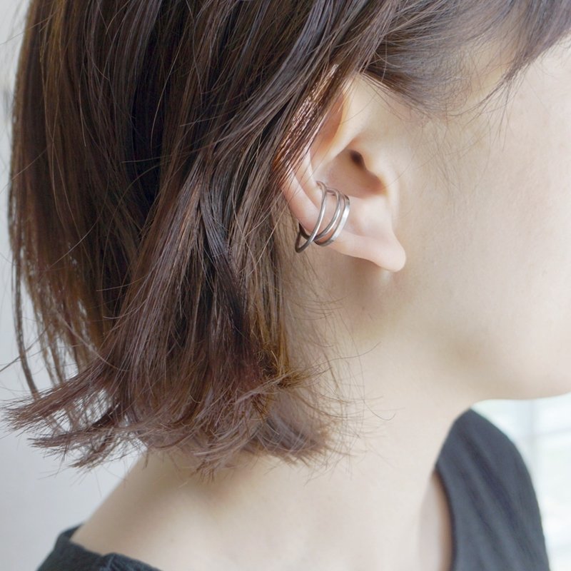 Ear cuff 　quiet.accost　Triple cross cuff Made of stainless steel　Unisex M - 耳环/耳夹 - 不锈钢 银色