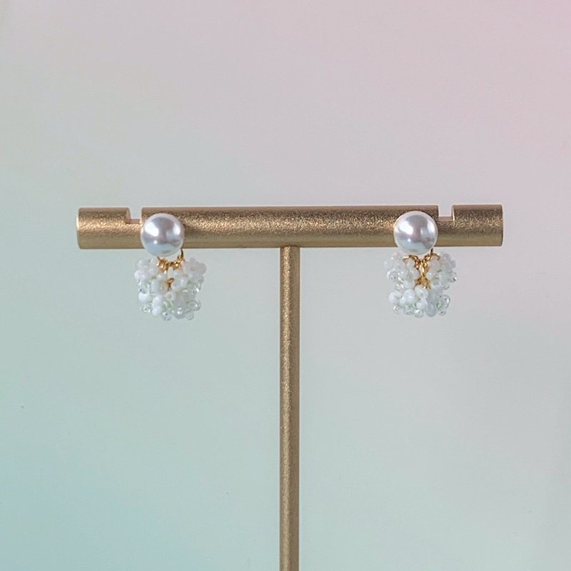 一粒珍珠与三叶草花束耳环 (小)【饰品配件：金色】 - 耳环/耳夹 - 其他金属 金色