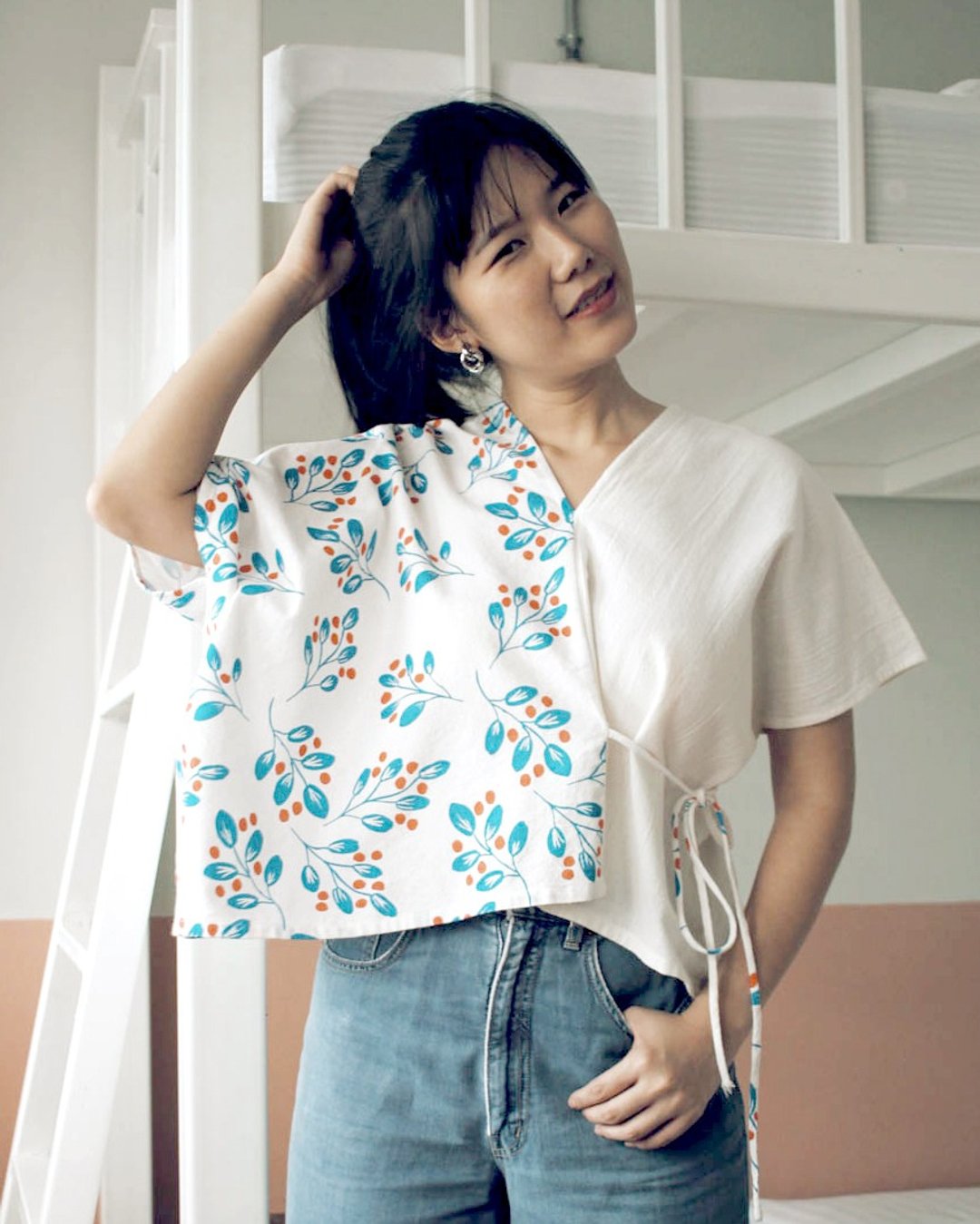 Caren : Asymmetric V-neck Cotton Wrapped Top in Blue & Red Floral Pattern - 女装上衣 - 棉 白色